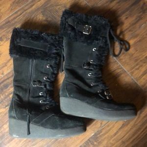 Women’s 2 inch wedge boot fur-lined size 10